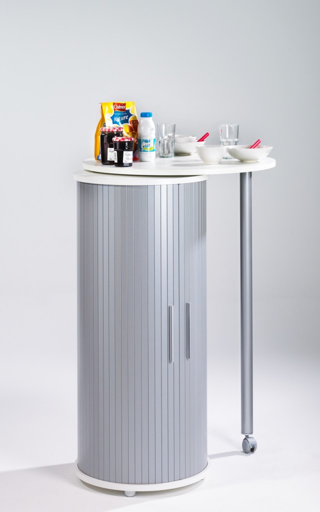 buffet de cuisine avec plateau de table pivotant