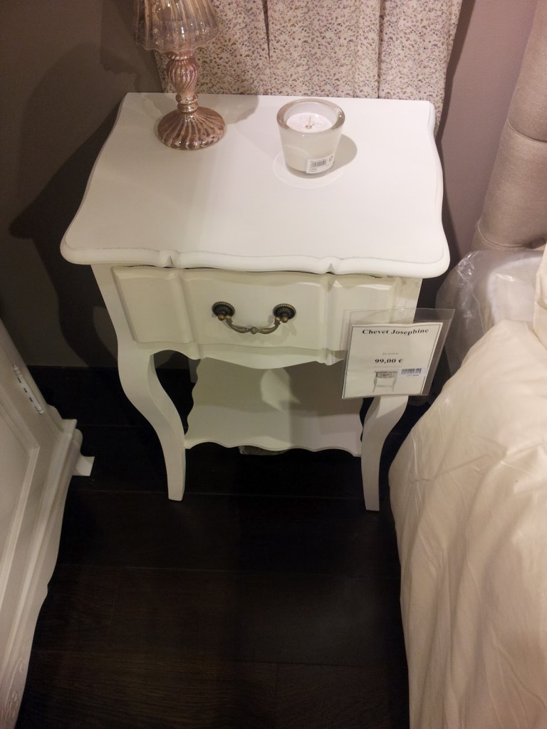 Table de chevet avec tiroir en bois de paulownia blanche L 44 cm Joséphine