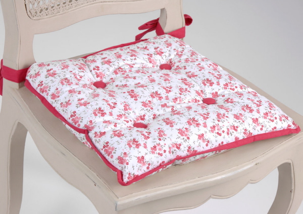 Vous cherchez GALETTE DE CHAISE CARRéE FLEURIE EFFET PATCHWORK 100% COTON