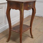 table d'appoint style louis xv