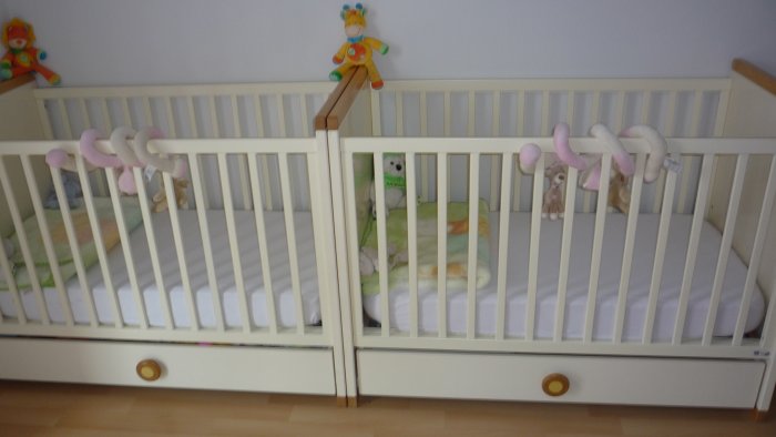 Mobilier chambre bébé jumeaux