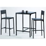 table de bar et chaises hautes