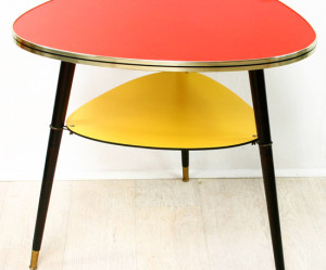 table d'appoint jaune