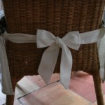 galette de chaise avec un gros noeud