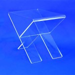 table d'appoint en plexiglas