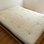 lit japonais une personne