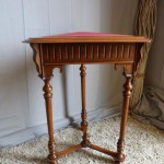 table d'appoint triangulaire