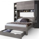 armoire de rangement dans une chambre