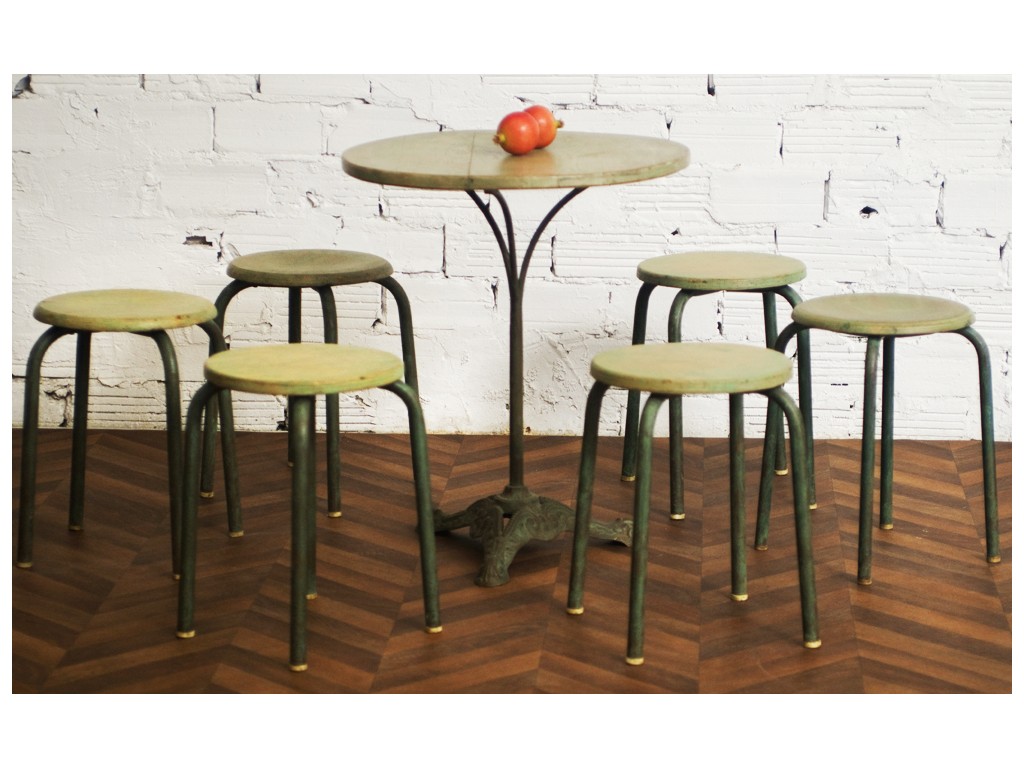 tabouret et table bistro